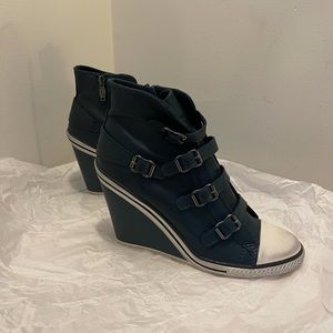 Trendy Wedge Sneaker